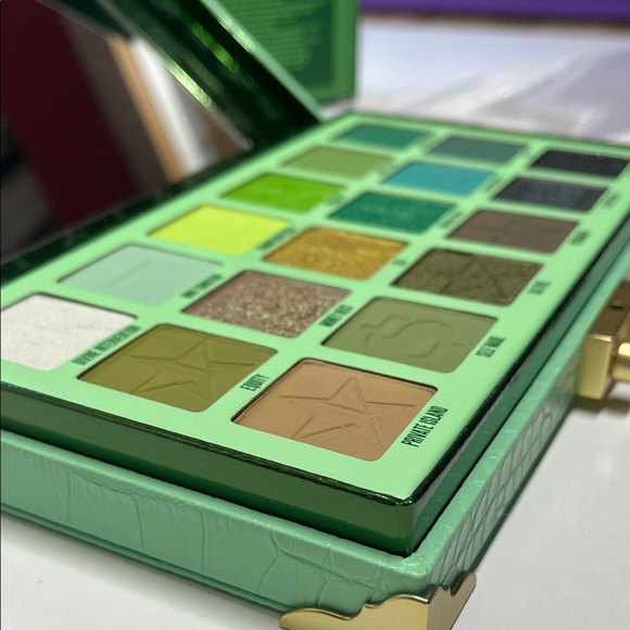 Jeffree Star Blood Money Eyeshadow Palette - Green and Gold - Picture 5 of 5